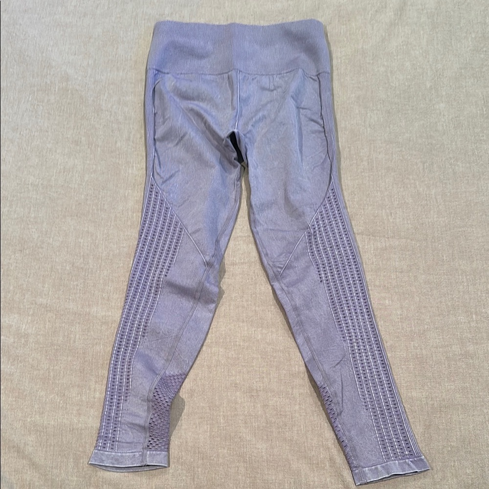 NWOT Fabletics Lilac Textured Leggings